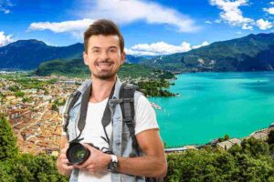 Uomo con macchina fotografica