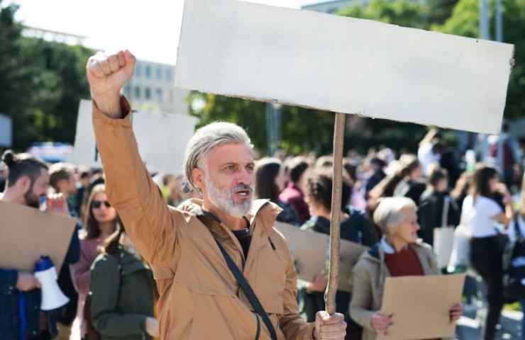 Persone che scioperano 