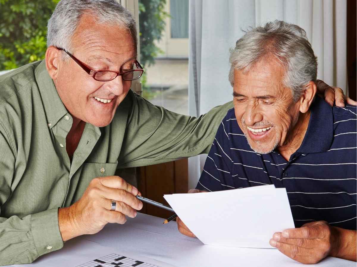 Anziani calcolano la pensione di reversibilità