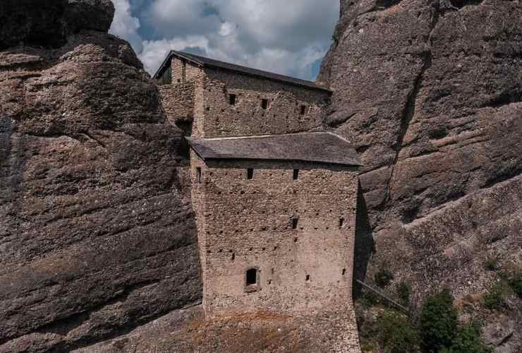 Catello della Pietra, Liguria, visto da vicino