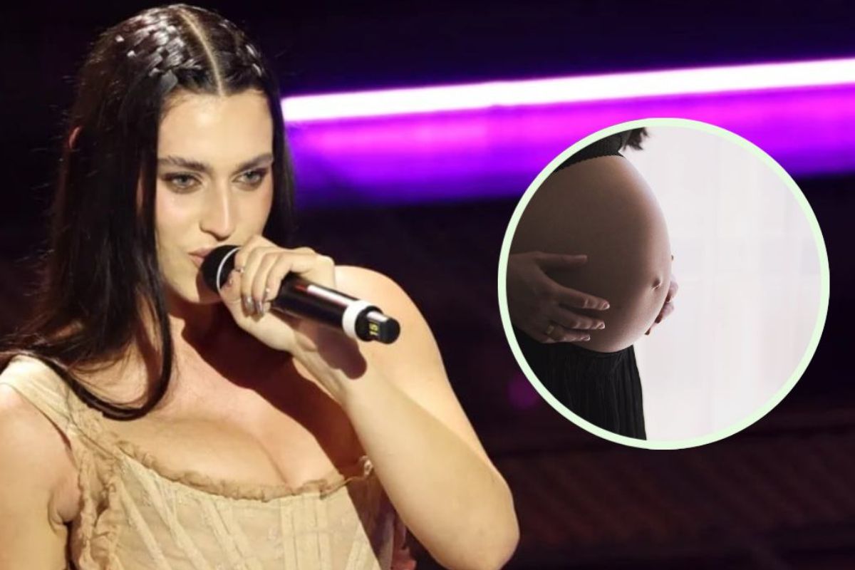 La cantante Gaia a Sanremo e, in evidenza, un pancione di una donna incinta