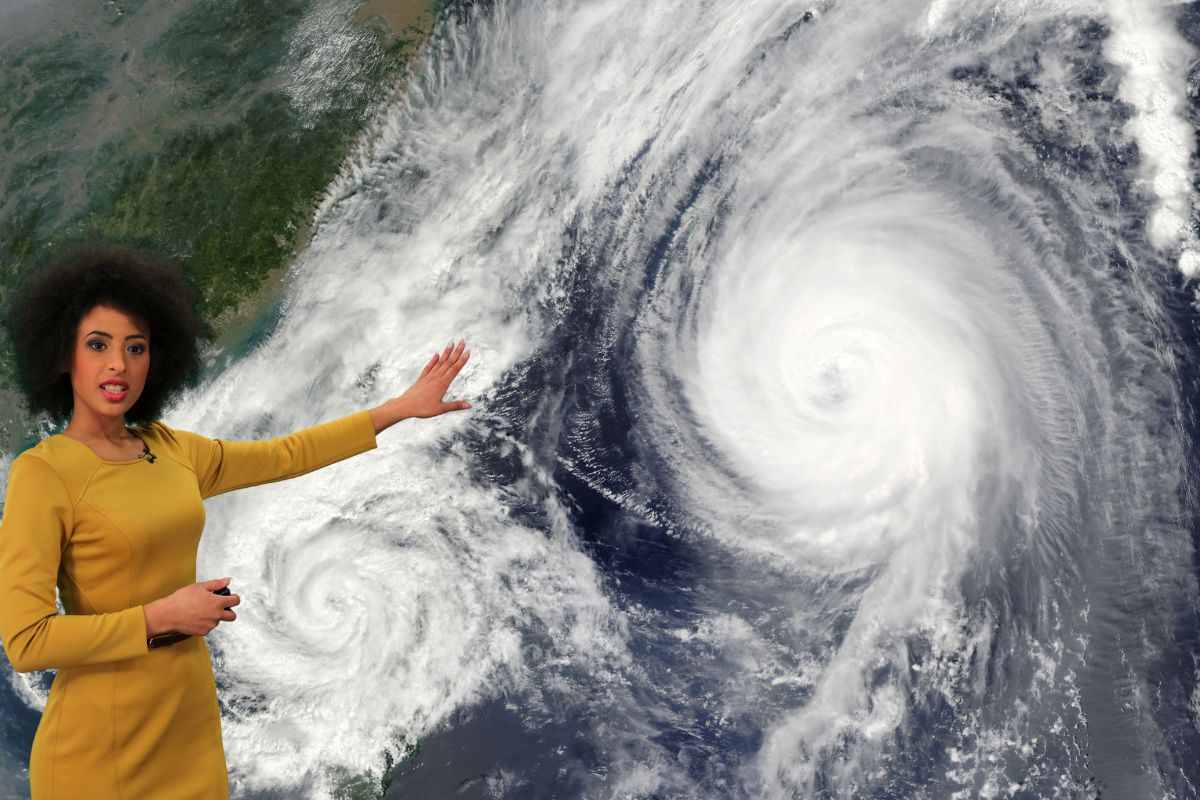 meteorologa illustra il tempo