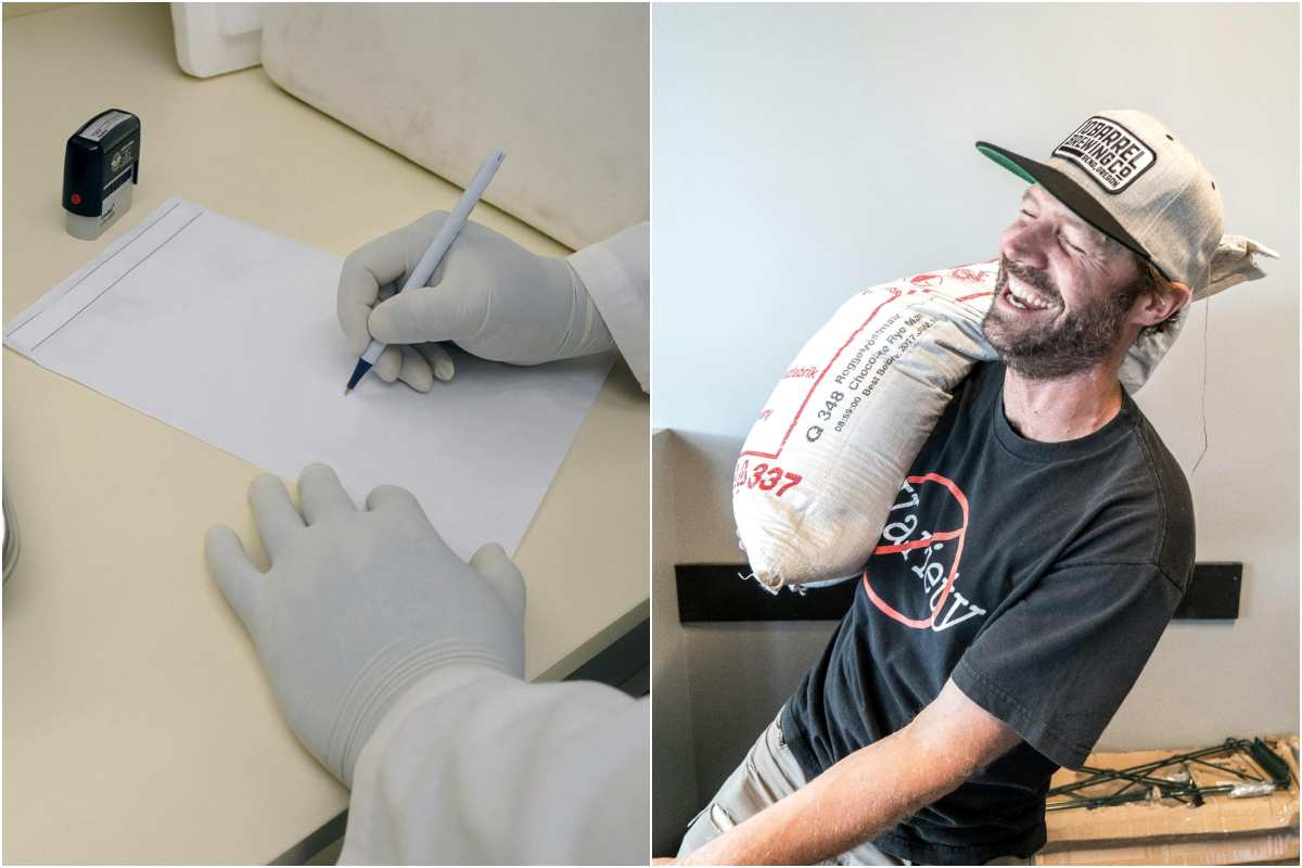 Un medico che firma una ricetta e un lavoratore con un sacco sulle spalle