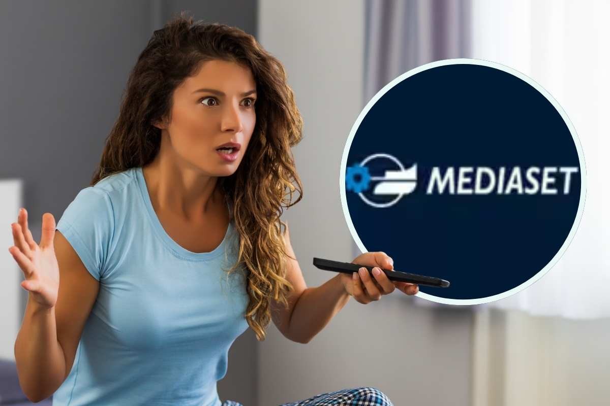donna con telecomando in mano e logo mediaset