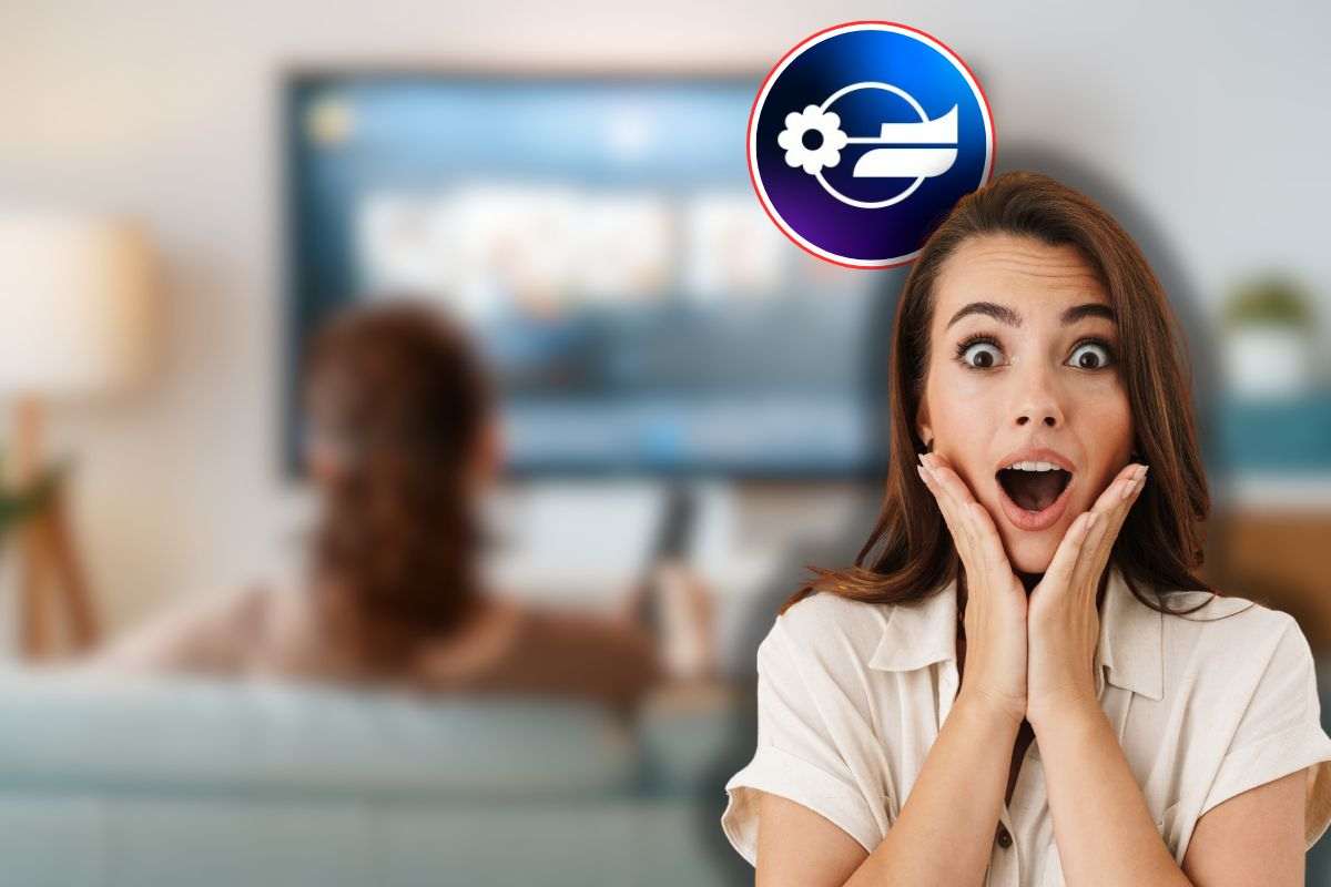 donna che guarda tv, logo mediaset e un'altra donna sorpresa 