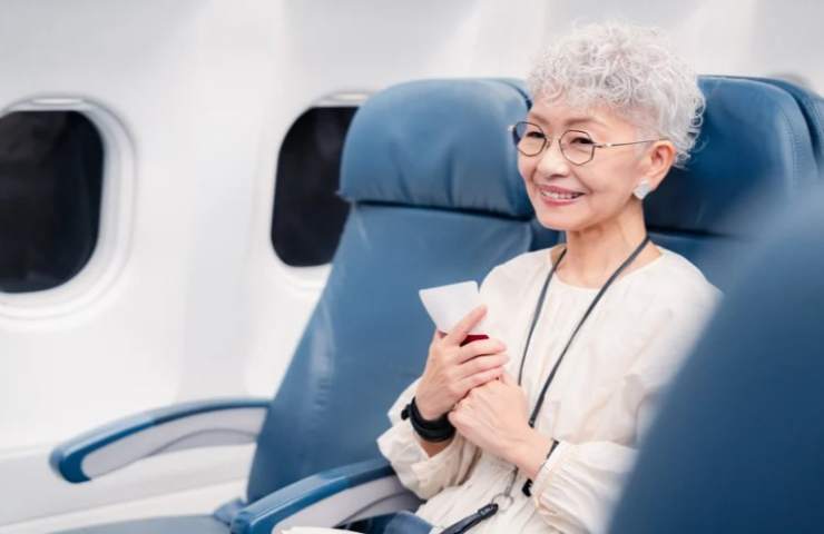 donna over 60 in viaggio